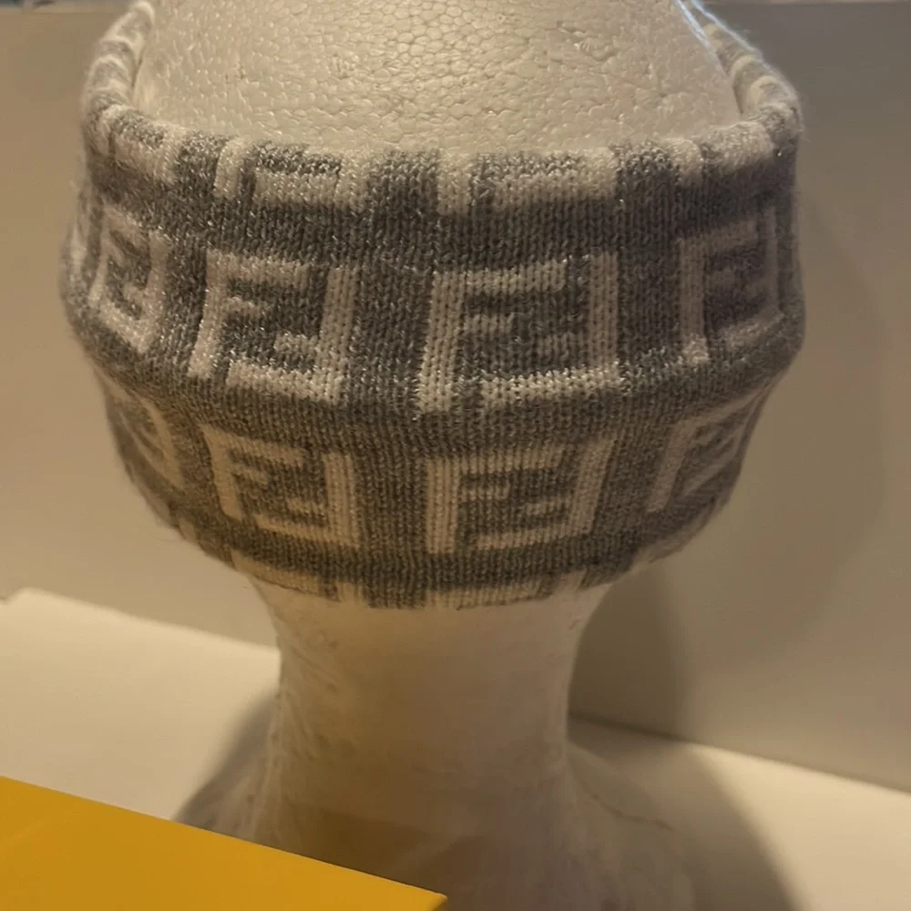 NWT grey and white headband